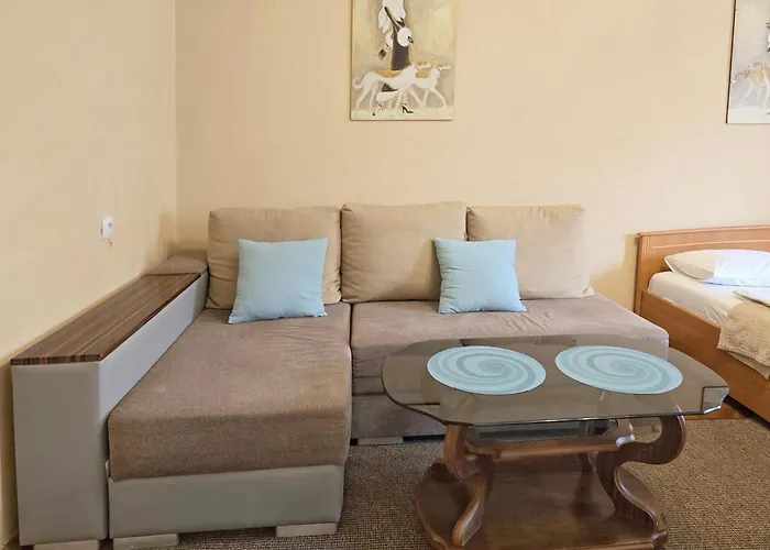Home Hotel Apartments On Lva Tolstogo